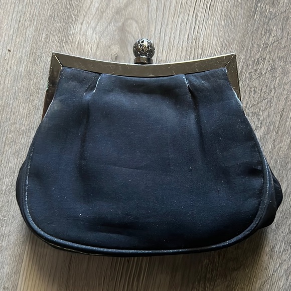 Hillard & Hanson Handbags - Bullard & Hanson silk purse, GUC